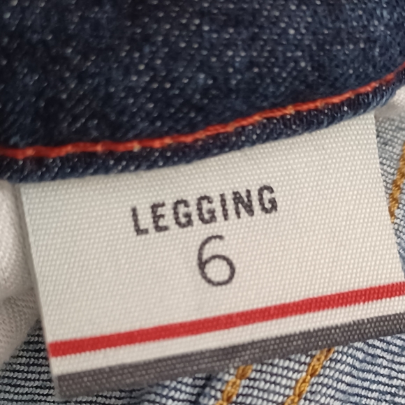 4/$80 Tommy Jeans - Size 6 - Picture 7 of 7